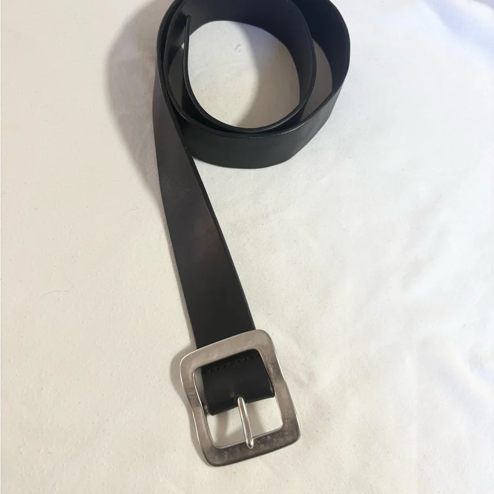 Eddie Bauer Black Leather Belt with Gray Buckle